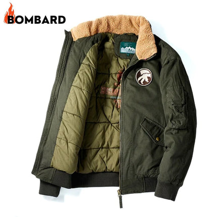 Men's Campera Outwear Bombard jacket, green with brown lining, features embroidered patch, ideal for casual oversized style and warmth.