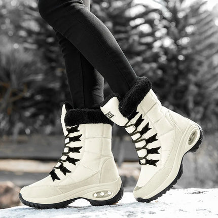 Stylish high-quality women's winter boots with fur lining, perfect for cold weather.