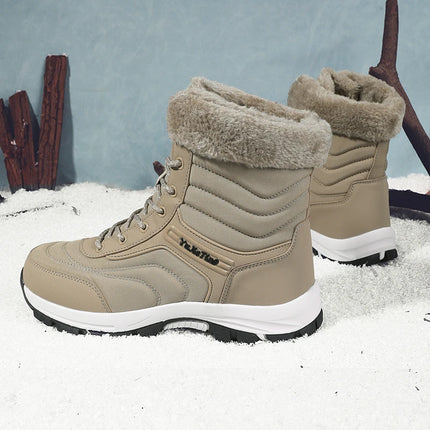Botas de senderismo cálidas para hombre en color beige sobre nieve, diseño resistente con forro de piel sintética para invierno.