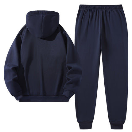 Conjunto Paris para hombre en azul marino, incluye buzo con capucha y pantalón jogger, ideal para otoño e invierno, estilo y confort.