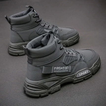 Botas de hombre AlphaTrek, cuero genuino, estilo urbano militar, plataforma robusta, ideales para clima frío y terrenos difíciles.