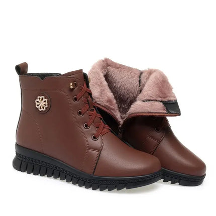 Bota de cuero ComfortFlex marrón para mujer con forro suave y suela antideslizante, ideal para estilo urbano y comodidad diaria.
