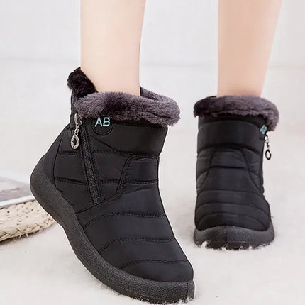 Botas de mujer negras impermeables con abrigo de felpa, diseño moderno y tacón bajo, ideales para el invierno en Argentina.