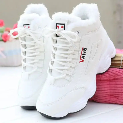Botas de mujer blancas Winter Up con interior de terciopelo suave y suela antideslizante, ideales para días fríos y estilo urbano.
