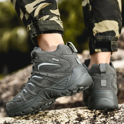 Botas DesertX para hombre, cuero genuino, tácticas y antideslizantes, ideales para terrenos exigentes y rutinas activas.