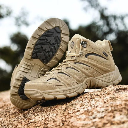 Botas DesertX para hombre en cuero genuino, ligeras y tácticas, ideales para terrenos exigentes y climas de otoño.