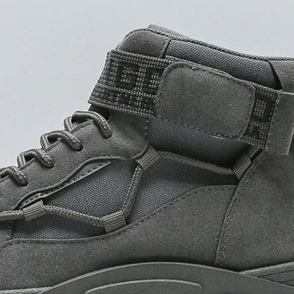 Botas tácticas de cuero genuino para hombre, ligeras y antideslizantes. Perfectas para misiones y actividades al aire libre.