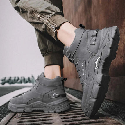 Botas Urban Trek Hombre en cuero genuino, antideslizantes y cómodas para ciudad y naturaleza. Diseño moderno ideal para cualquier terreno.