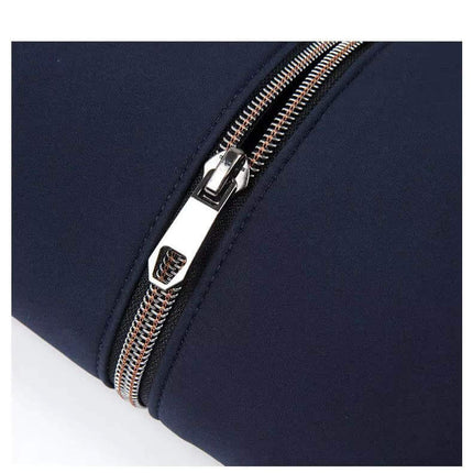 Detalle de cremallera en la Campera Bomber Boulevard, moda campera hombre en Argentina.