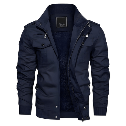 Campera Hombre Barth, impermeable y cortaviento, con forro térmico de polar, cierre metálico reforzado y bolsillos funcionales.