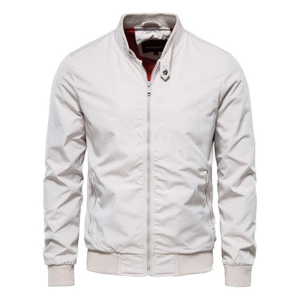 Campera hombre de nylon resistente, diseño clásico con detalles acanalados para un estilo retro elegante.