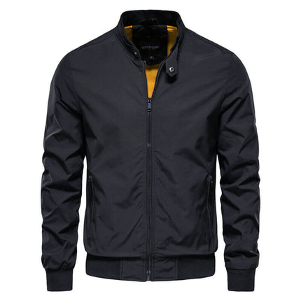 Campera Hombre Classic Luxury de nylon resistente con diseño acanalado a rayas y bolsillos laterales, estilo deportivo retro elegante.