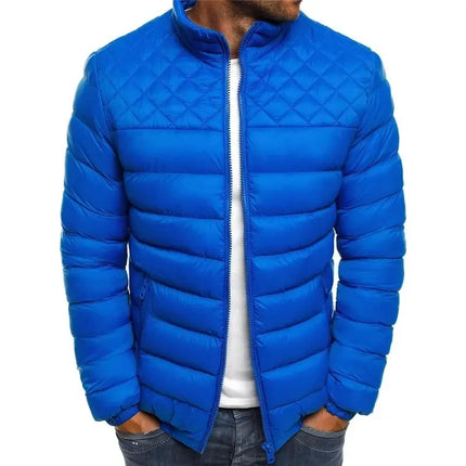 Campera ComfortFit Hombre azul, algodón térmico, cuello alto, sin capucha, perfecta para otoño e invierno. Comodidad y estilo casual.