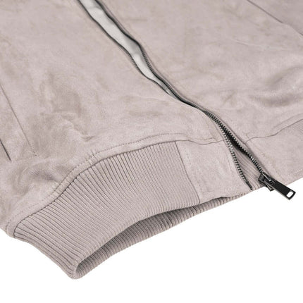 Campera Hombre Cuello Alto Grant en color beige con cierre frontal visible, ideal para un estilo casual elegante.