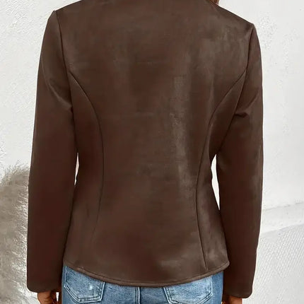 Campera Daniela marrón para mujer, vista trasera, elegante y moderna. Ideal para combinar con jeans. Campera Mujer moda argentina.