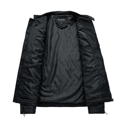 Campera Excellence negra para hombre con interior satinada. Ideal para invierno. Campera Hombre de alta calidad y estilo moderno.