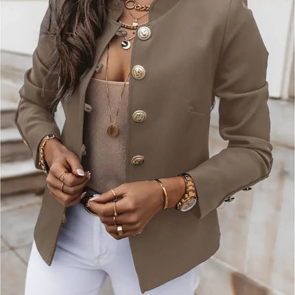 Campera Gabriela para mujer en color marrón claro con detalles de botones dorados, ideal para moda femenina argentina, Campera Mujer