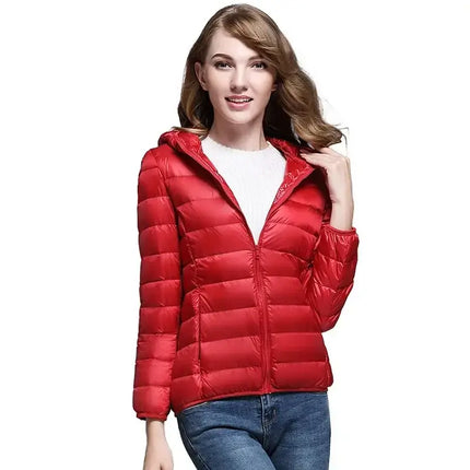 Campera Mujer Isabella roja, chaqueta acolchada y liviana, ideal para días fríos, combina elegancia y comodidad. Moda urbana femenina.