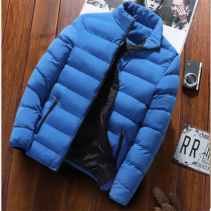 Campera LightPuff azul acolchada casual para hombre joven, relleno cálido y diseño corto elegante, ideal para el frío.