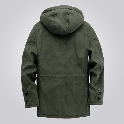 Campera Hombre Outwear verde vista trasera, con capucha y diseño moderno. Protección térmica y comodidad hasta 0 °C.