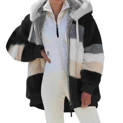 Mujer vistiendo campera oversize con capucha, Campera Mujer para estilo urbano. Diseño cálido, interior de felpa y acabado tipo cachemira.