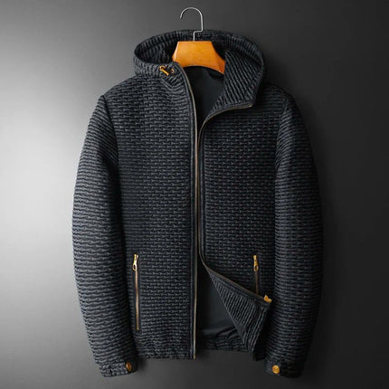 Campera hombre acolchada negra, ideal para abrigo liviano en cualquier temporada. Cómoda y versátil, perfecta para el invierno.