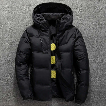 Campera Hombre térmica Urban Warm con capucha y plumón, diseño negro moderno y cómodo para el invierno.