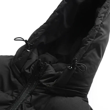 Chaleco ThermoShield negro con capucha desmontable, diseñado para el hombre moderno; ideal para clima frío. Campera hombre.