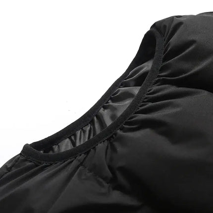 Detalle del Chaleco ThermoShield – Relleno grueso y capucha desmontable para días fríos. Ideal campera hombre de diseño moderno.