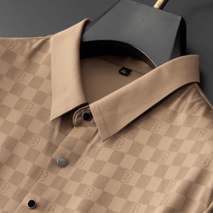 Chomba Griglia Roma para hombre, diseño de jacquard a cuadros, tejido liviano y cómodo, ideal para estilo moderno y deportivo. Chombas hombre.