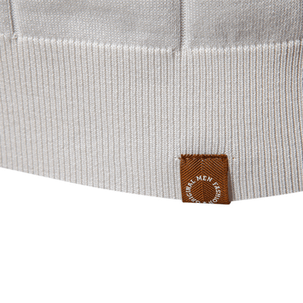 Detalle del tejido canalé de la Chomba Jacques Remy para hombre, diseño elegante y transpirable ideal para estilo Riviera.
