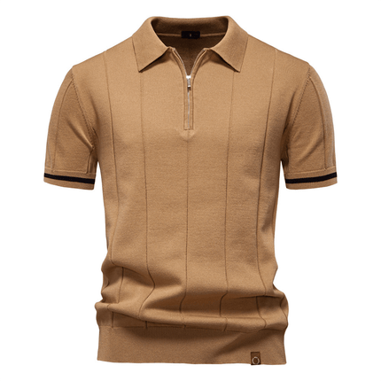 Chomba Jacques Remy beige para hombre con canalé vertical, diseño moderno y detalles en contraste. Chombas hombre elegantes y ligeras.