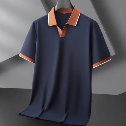Chomba Odyssey azul marino, con cuello contrastado, ideal para hombres que buscan estilo y confort. Chombas hombre modernas.