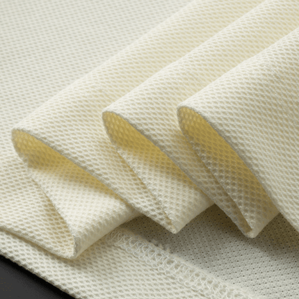 Textura de algodón suave de camiseta Chomba Odyssey para hombre, ideal para oficina y uso diario, en color marfil.