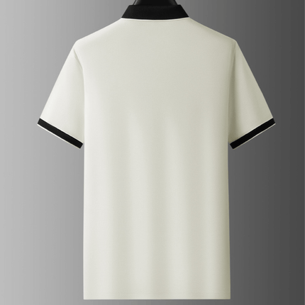 Chomba Odyssey hombre con líneas limpias, contraste negro y blanco. Elegancia y comodidad para el uso diario. Destaca en oficina y ocio.