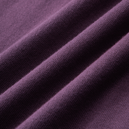 Textura del tejido en chomba tejido Raffaello Knit para hombres, ideal para un look equilibrado y elegante.