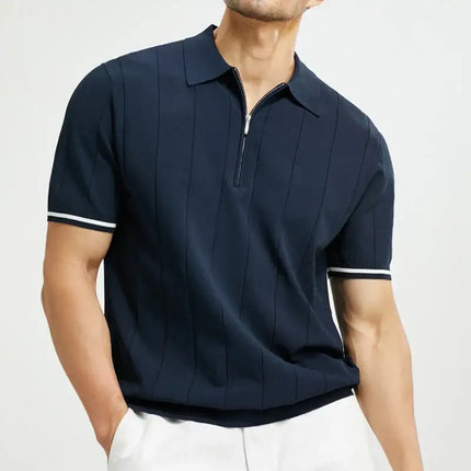 Chomba Salerno Knit azul oscuro con rayas texturizadas y cierre, ideal para hombres. Perfecta para estilo casual y elegante.