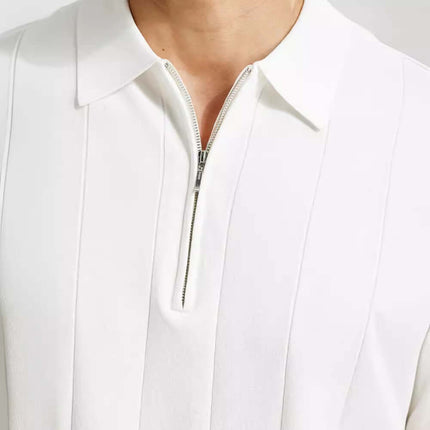 Chomba Salerno Knit para hombre con cierre y patrón de rayas texturizadas, mezcla suave de algodón y rayón, diseño elegante.