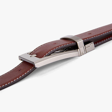 Cinto Bison de cuero genuino con elegante hebilla plateada y costuras firmes para un estilo clásico y resistente.