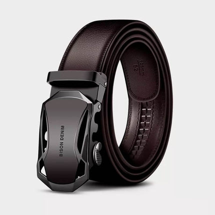 Cinto de Cuero Genuino Brent con hebilla negra elegante, ideal para vestir con estilo. Material duradero y diseño moderno.