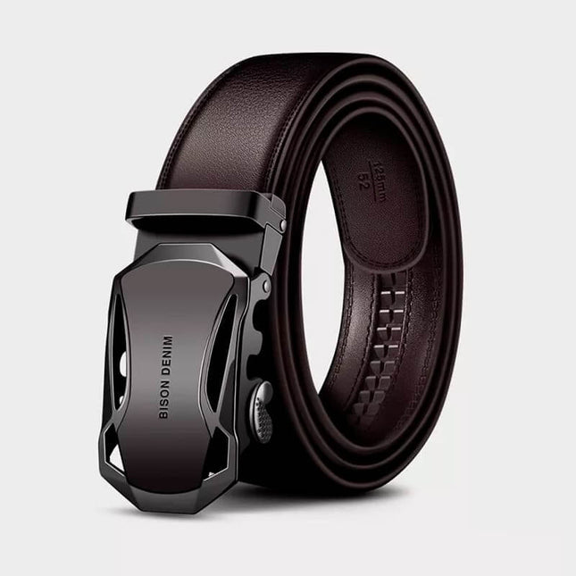 Cinto de Cuero Genuino Brent con hebilla negra elegante, ideal para vestir con estilo. Material duradero y diseño moderno.