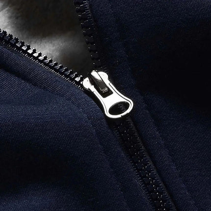 Close-up of navy blue zippered jacket from Conjunto Polar Frost Peak for Men, showcasing durable material and plush fleece lining.