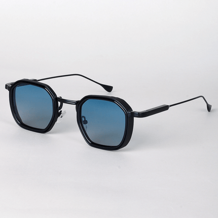 Gafas de sol hombre Alain Delon estilo cine noir francés, montura metálica delgada con lentes oscuras UV400. Diseño minimalista y angular.