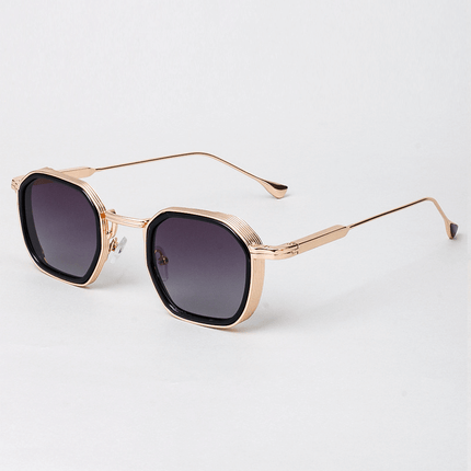 Gafas de sol hombre Alain Delon, diseño angular y minimalista, montura metálica fina, lentes oscuras UV400, estilo cine noir clásico.