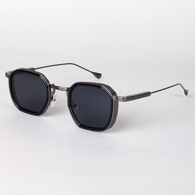 Gafas de sol hombre Alain Delon estilo cine noir, montura metálica y filtros UV400, diseño minimalista para un look elegante.