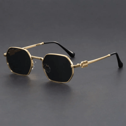 Gafas de sol hombre Aureon Hexa-Core con marco dorado futurista y lentes hexagonales tintados, protección UV400. Estilo verano 2023.