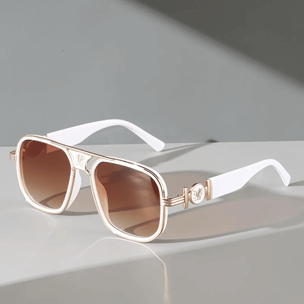 Gafas de sol Donatello Mori para hombre con detalles dorados y lentes tintados, ideales para un verano en la Riviera.
