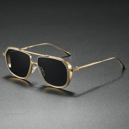 Gafas de sol Mykonos Navigator estilo retro para hombre, diseño navigator con protección UV400 y armazón dorado angular.