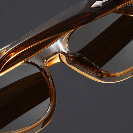 Gafas de sol polarizadas Visconti con armazón cuadrado retro moderno para hombre, protección UV400, diseño en tonos cálidos.