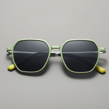 Gafas de sol Tom Anderson de hombre en acetato mate ultra suave, estilo cuadrado con bordes suaves, patillas metálicas.
